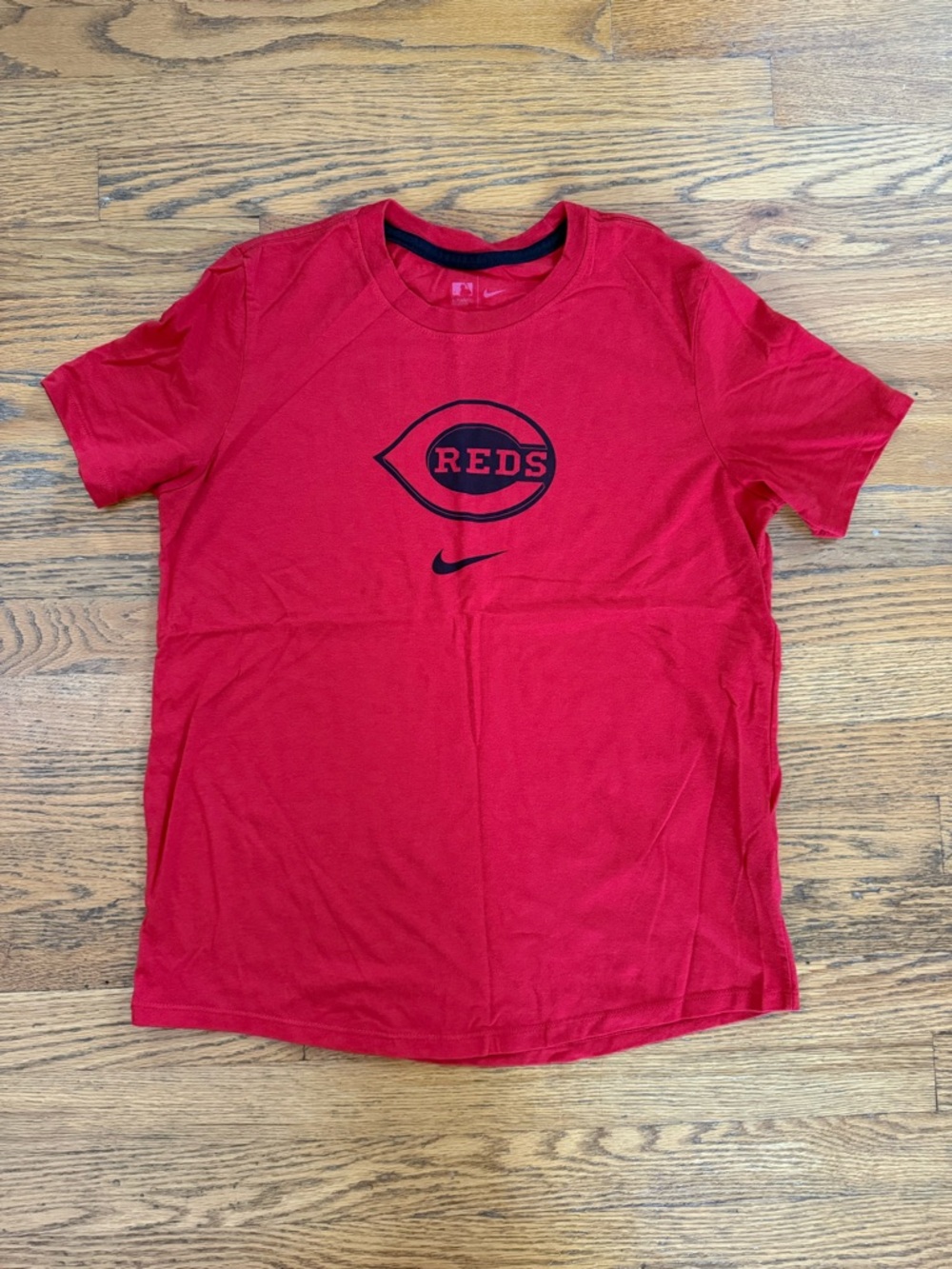 Nike Women’s Red Cincinnati Reds Logo Short-Sleeve Tee
